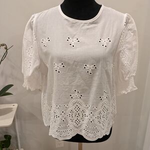 White Boxy Puff Sleeve Blouse Size L Machine Wash 95% Polyester 5% Spandey